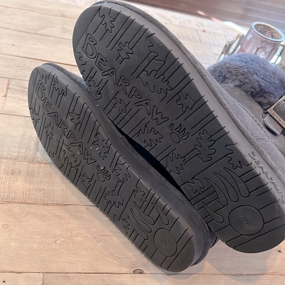 Gray Abby sheep skin Bearpaws  like new!us sz9 I wear 81/2 fit me - Picture 5 of 12